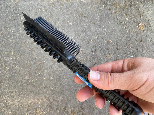 Karvojen irrottaminen auton sisältä