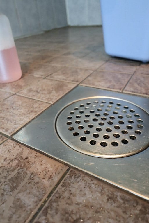 Lattiakaivo puhtaaksi