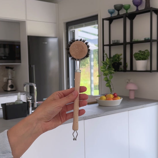 3603 SINI puinen tiskiharja käyttövideo