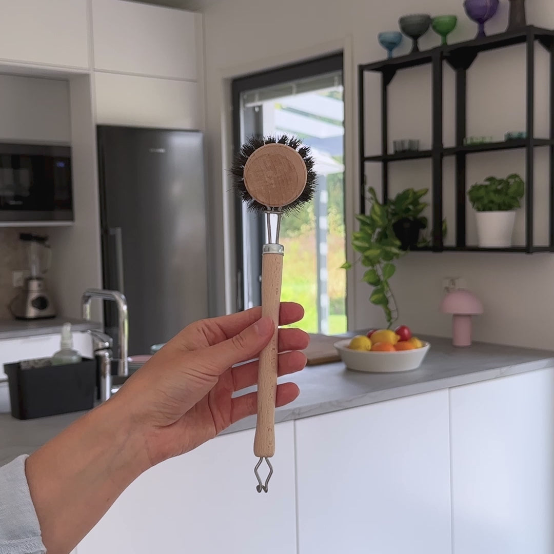 3603 SINI puinen tiskiharja käyttövideo